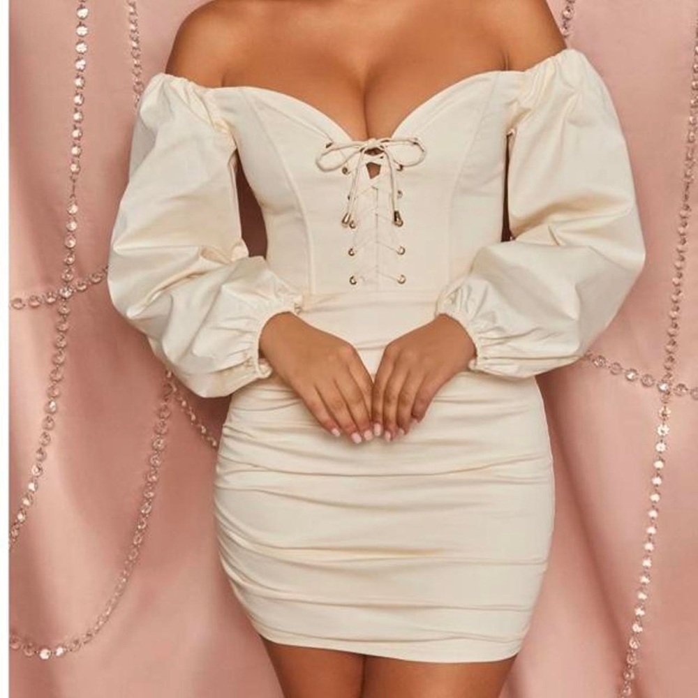 NWT Oh Polly Irreplaceable Puff Sleeve Mini Dress